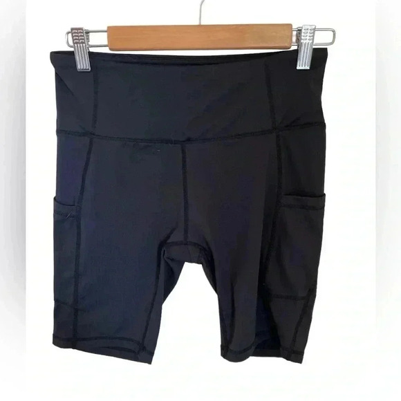 Women’s exercise/bike shorts with pockets Sz M - Picture 1 of 3